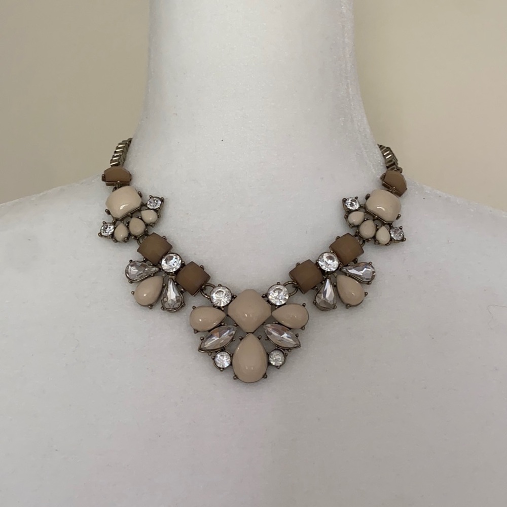 Stone fashion neckless flower